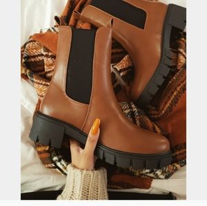 🆕️Chelsea collection// dark rust boot. New in box